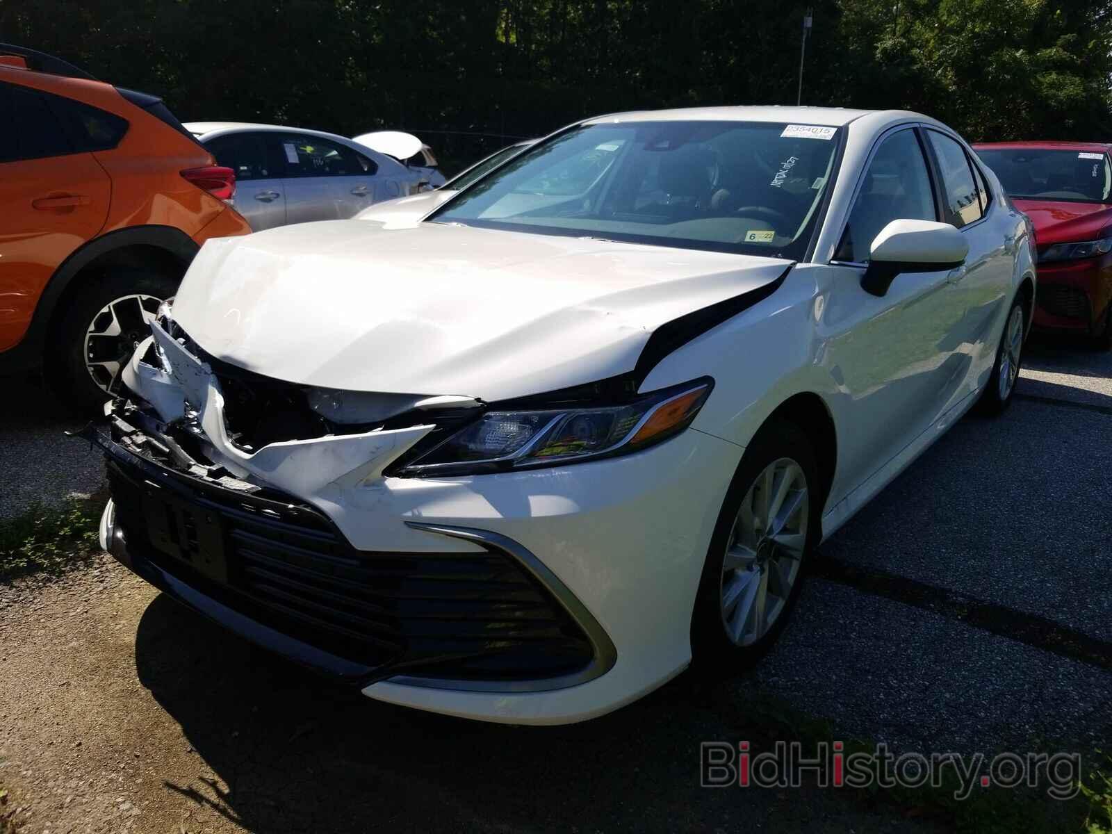 Photo 4T1C11AK2MU587375 - Toyota Camry LE 2021