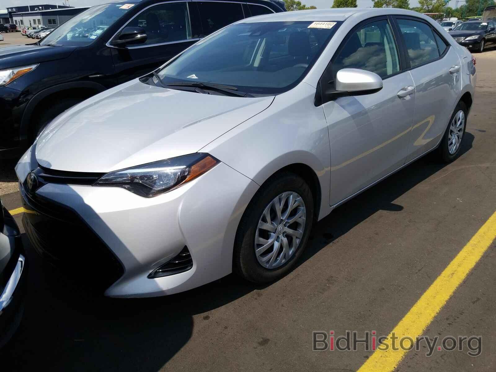 Photo 2T1BURHE1JC069059 - Toyota Corolla LE 2018