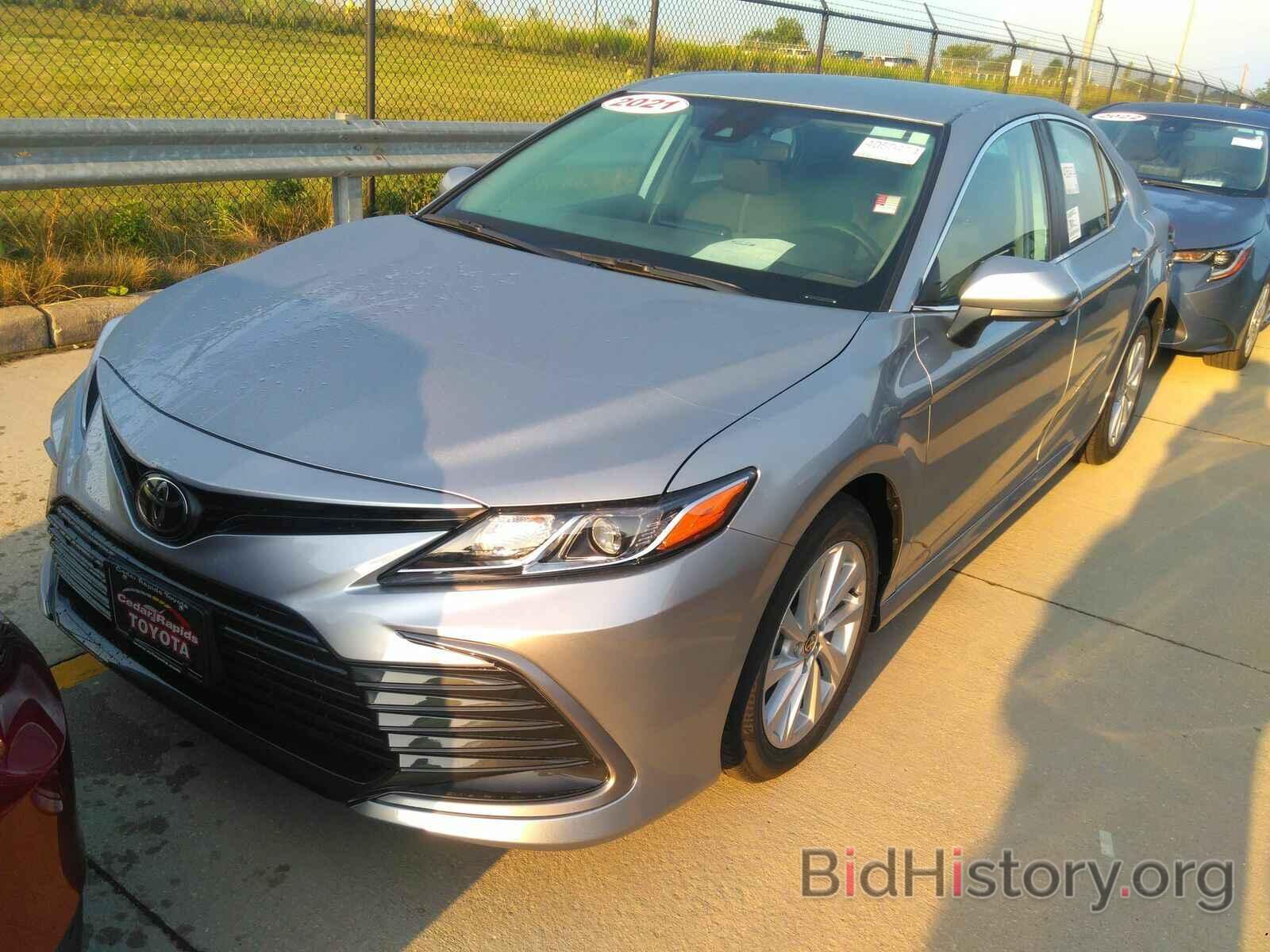 Photo 4T1C11AK3MU613157 - Toyota Camry LE 2021