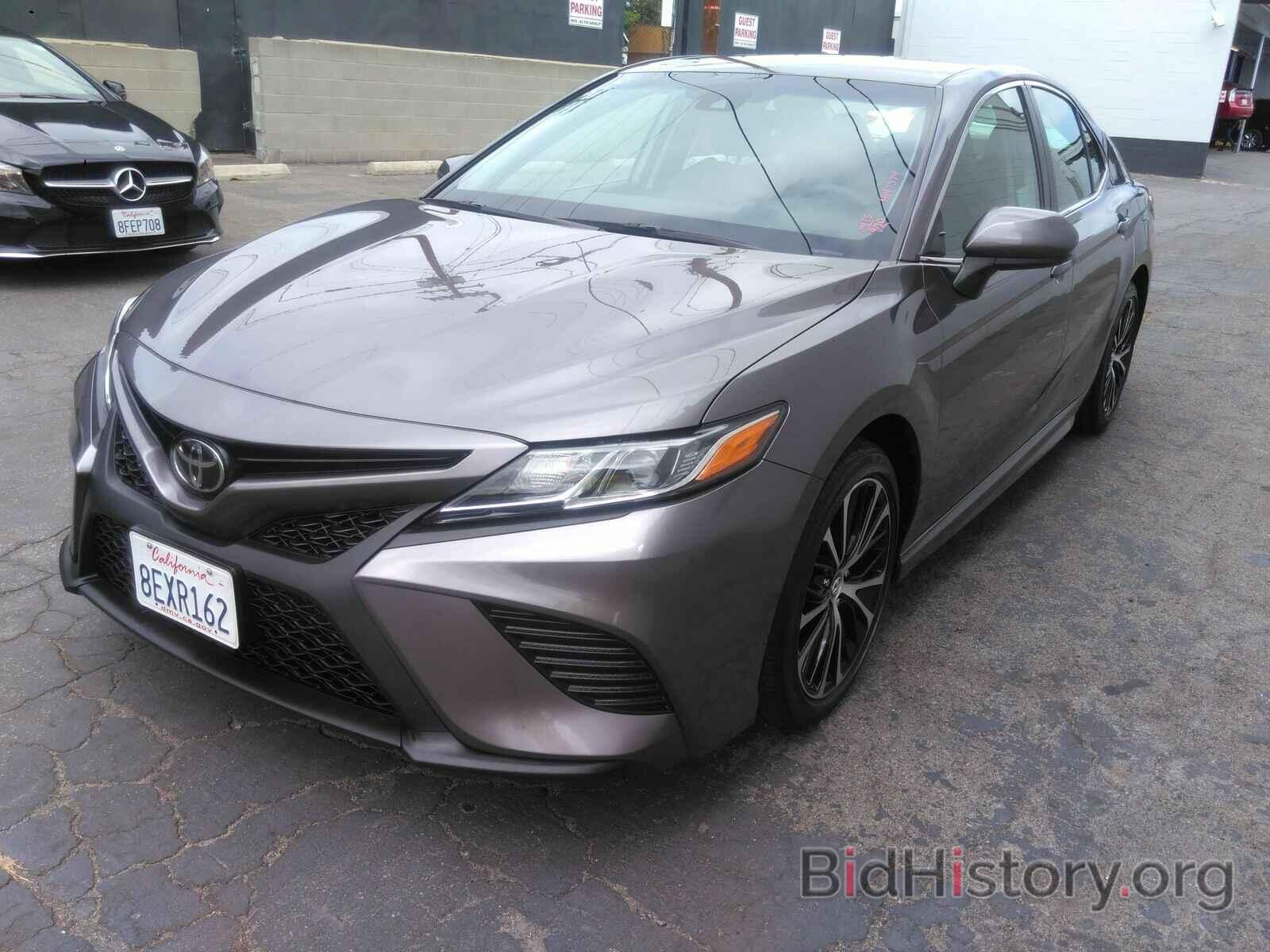 Photo 4T1B11HK0JU652012 - Toyota Camry 2018