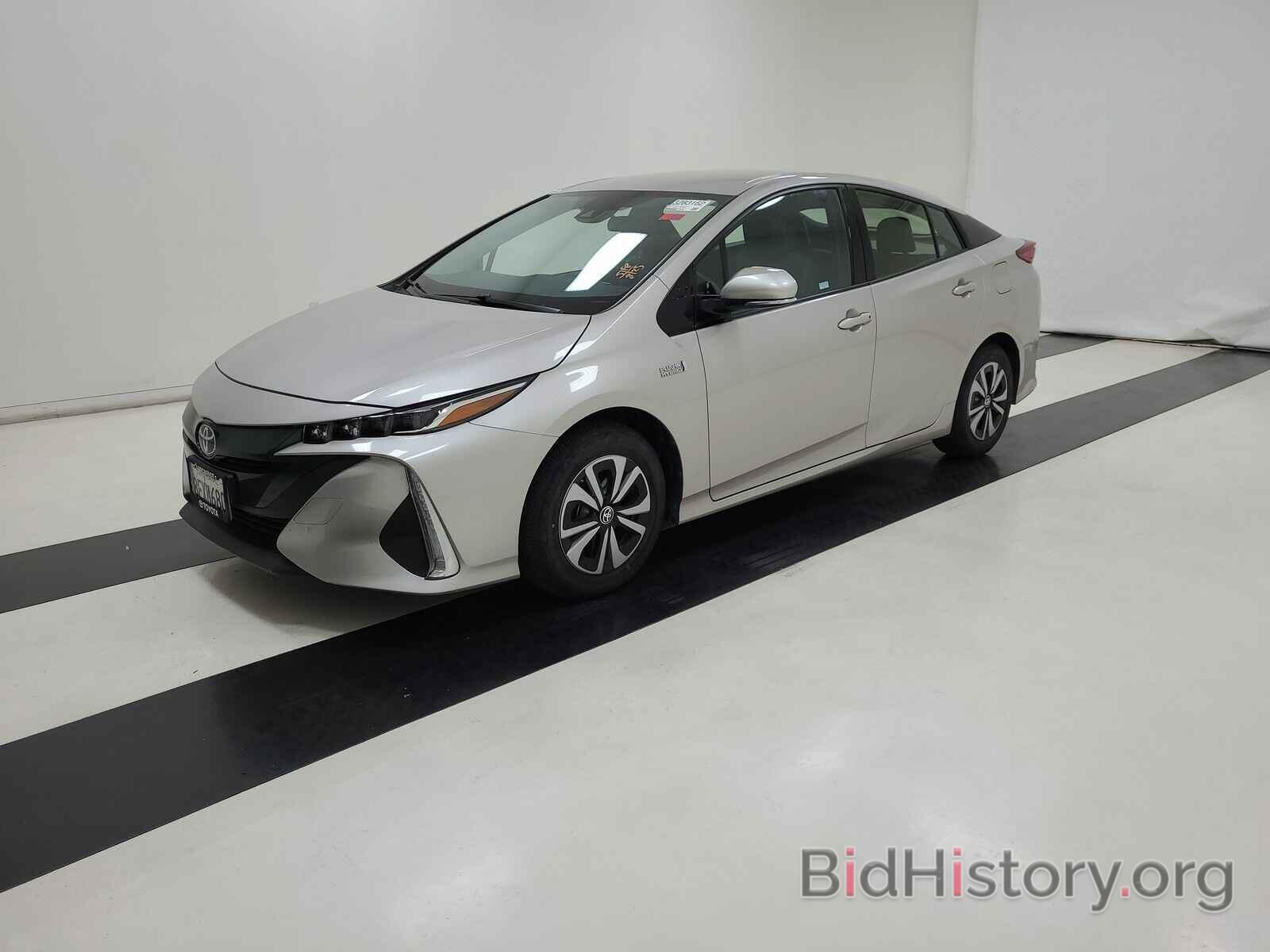 Фотография JTDKARFP3J3089092 - Toyota Prius Prime 2018