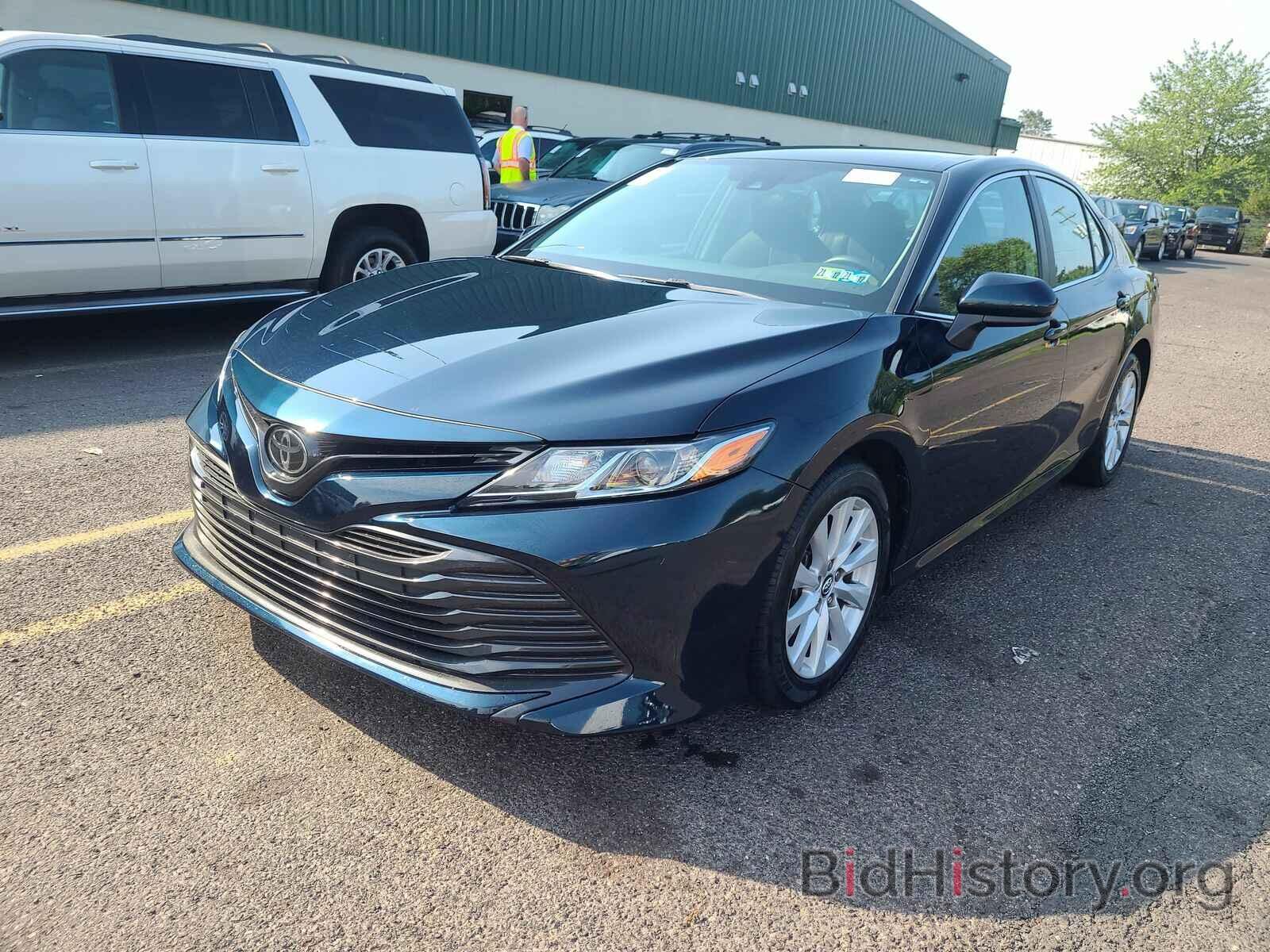 Photo 4T1B11HK3KU256187 - Toyota Camry LE 2019