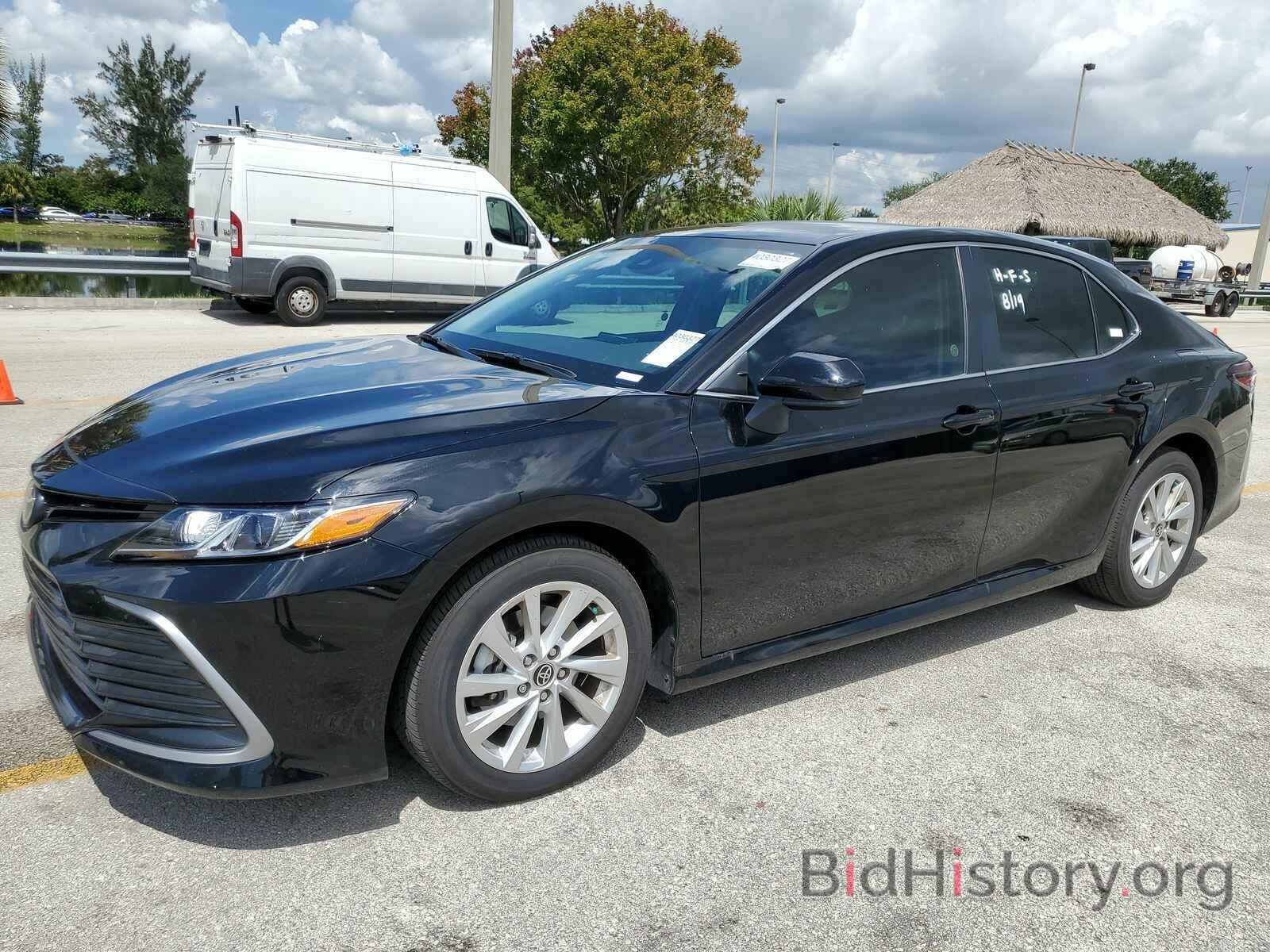 Photo 4T1C11AK3MU552375 - Toyota Camry LE 2021