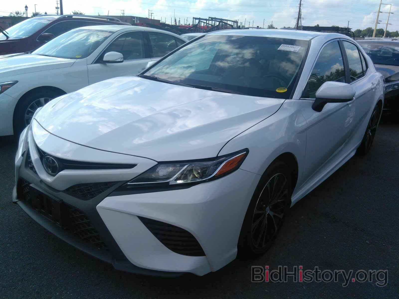 Photo 4T1B11HKXJU139527 - Toyota Camry 2018