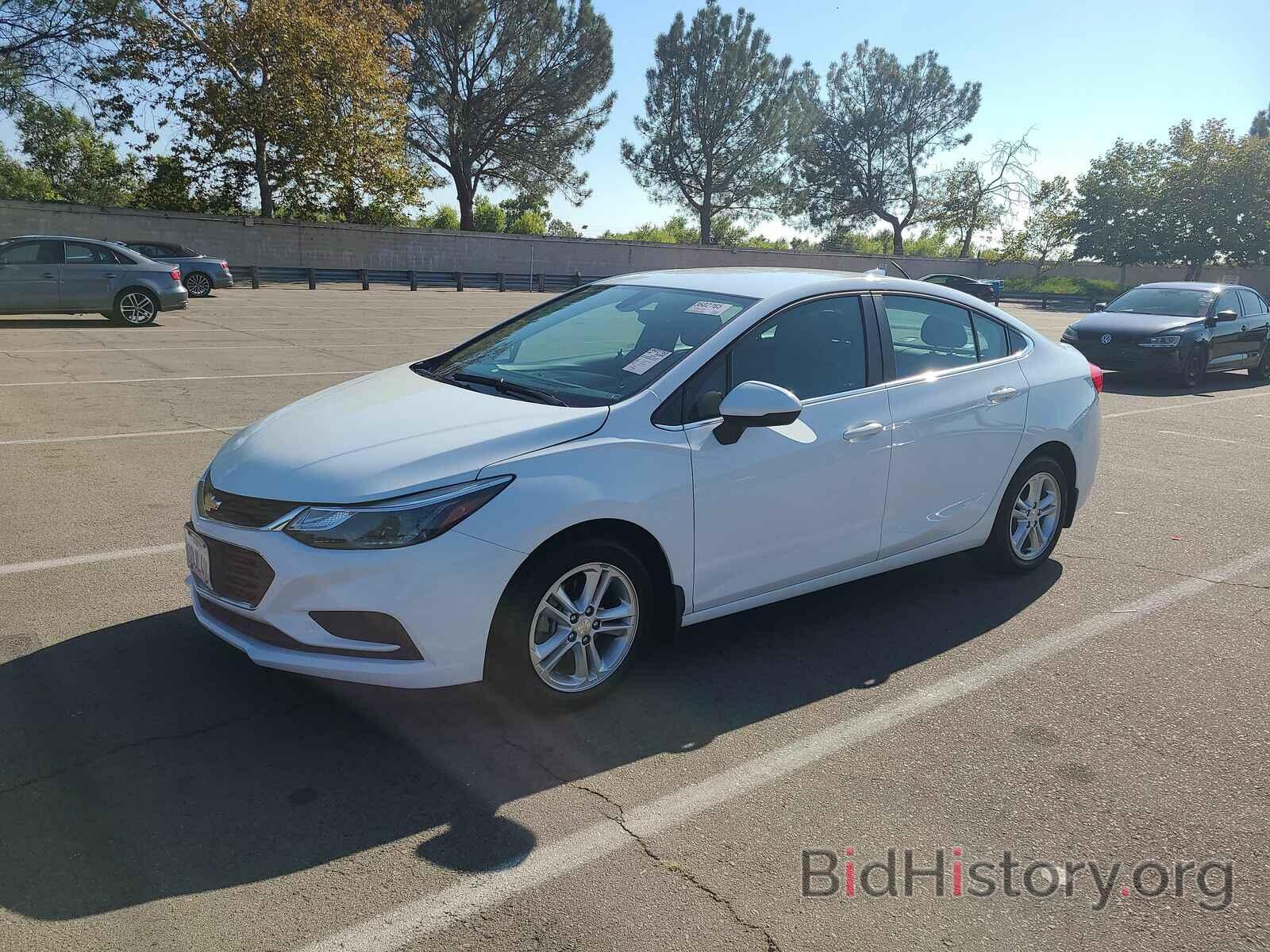 Photo 1G1BE5SM5J7162134 - Chevrolet Cruze 2018