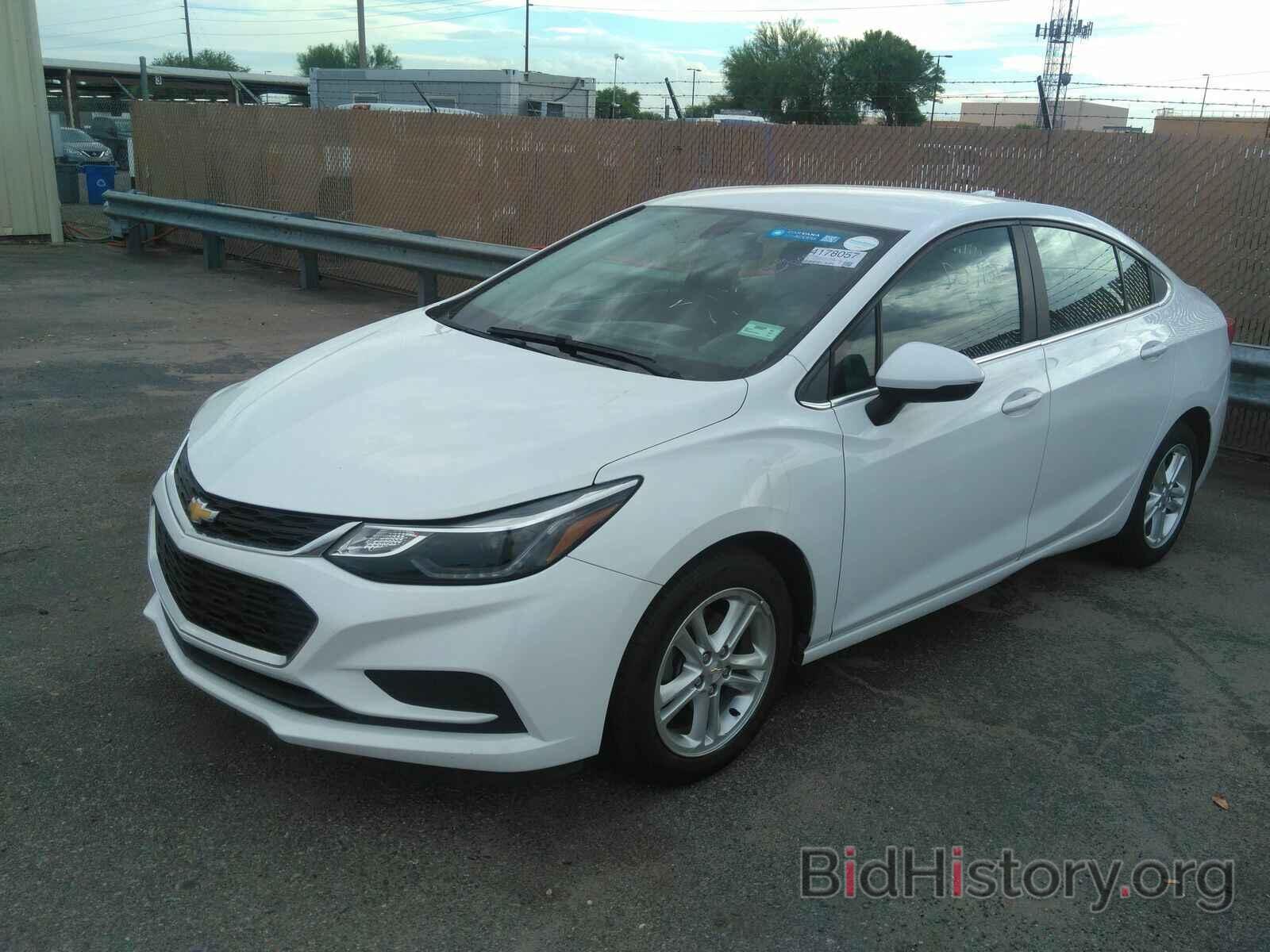 Photo 1G1BE5SMXH7212956 - Chevrolet Cruze 2017