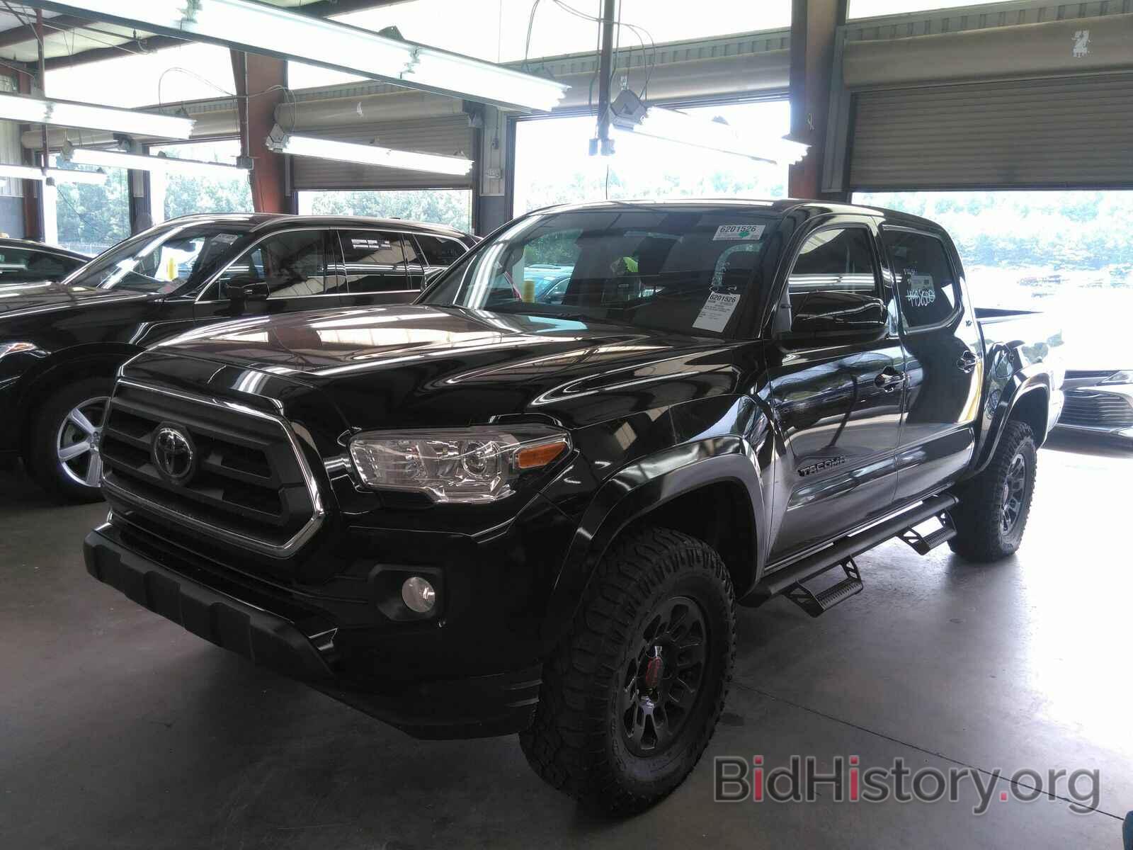 Photo 3TYCZ5AN3LT003958 - Toyota Tacoma 4WD 2020