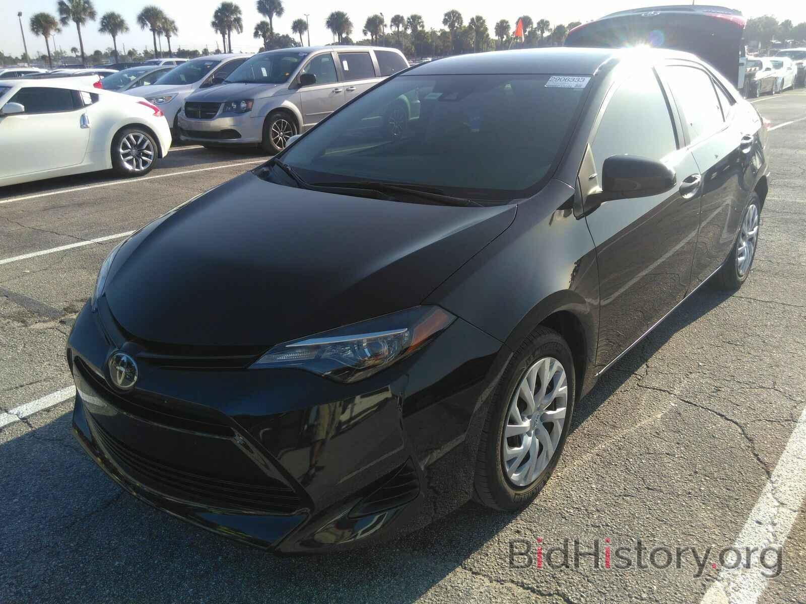 Photo 5YFBURHE5KP884706 - Toyota Corolla LE 2019