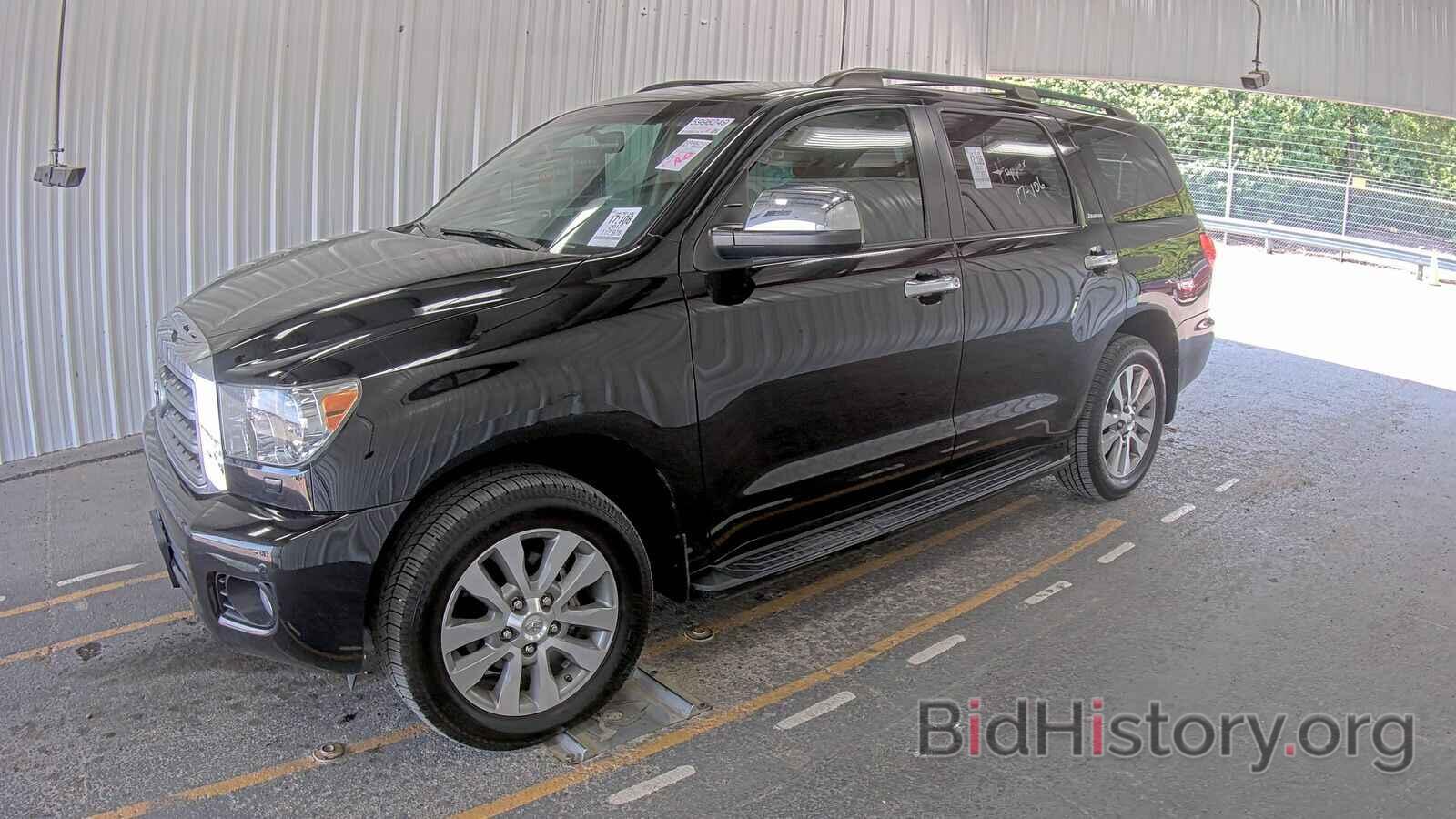 Photo 5TDKY5G17HS067264 - Toyota Sequoia 2017