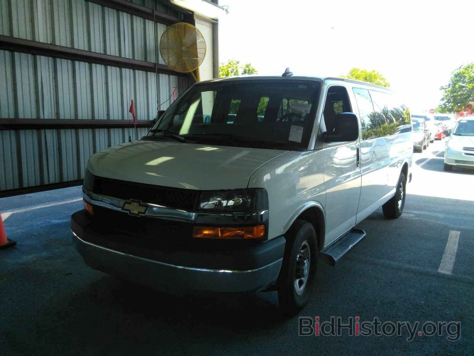 Photo 1GAZGPFG5L1136955 - Chevrolet Express Passenger 2020