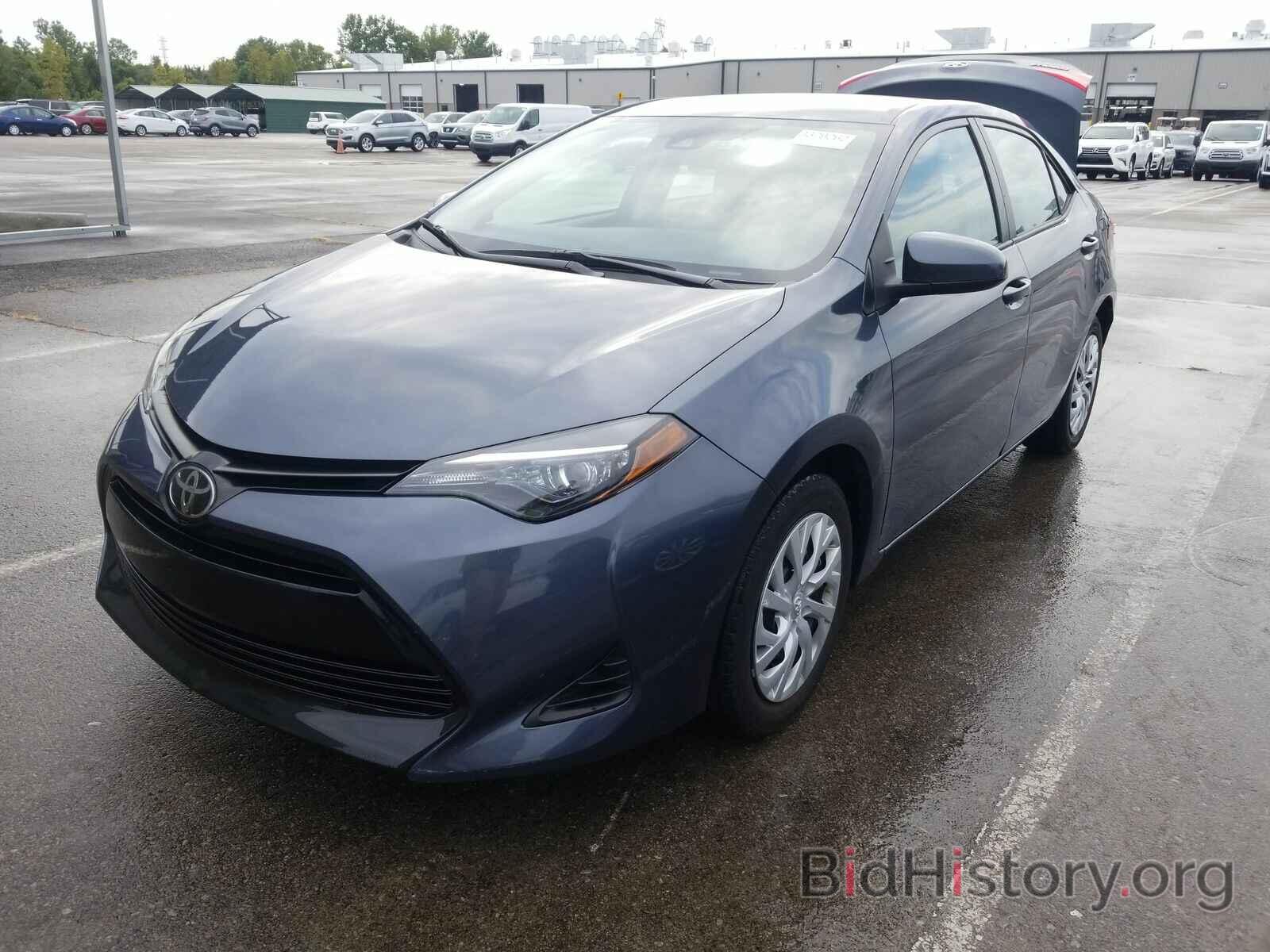 Photo 5YFBURHE4KP934799 - Toyota Corolla LE 2019