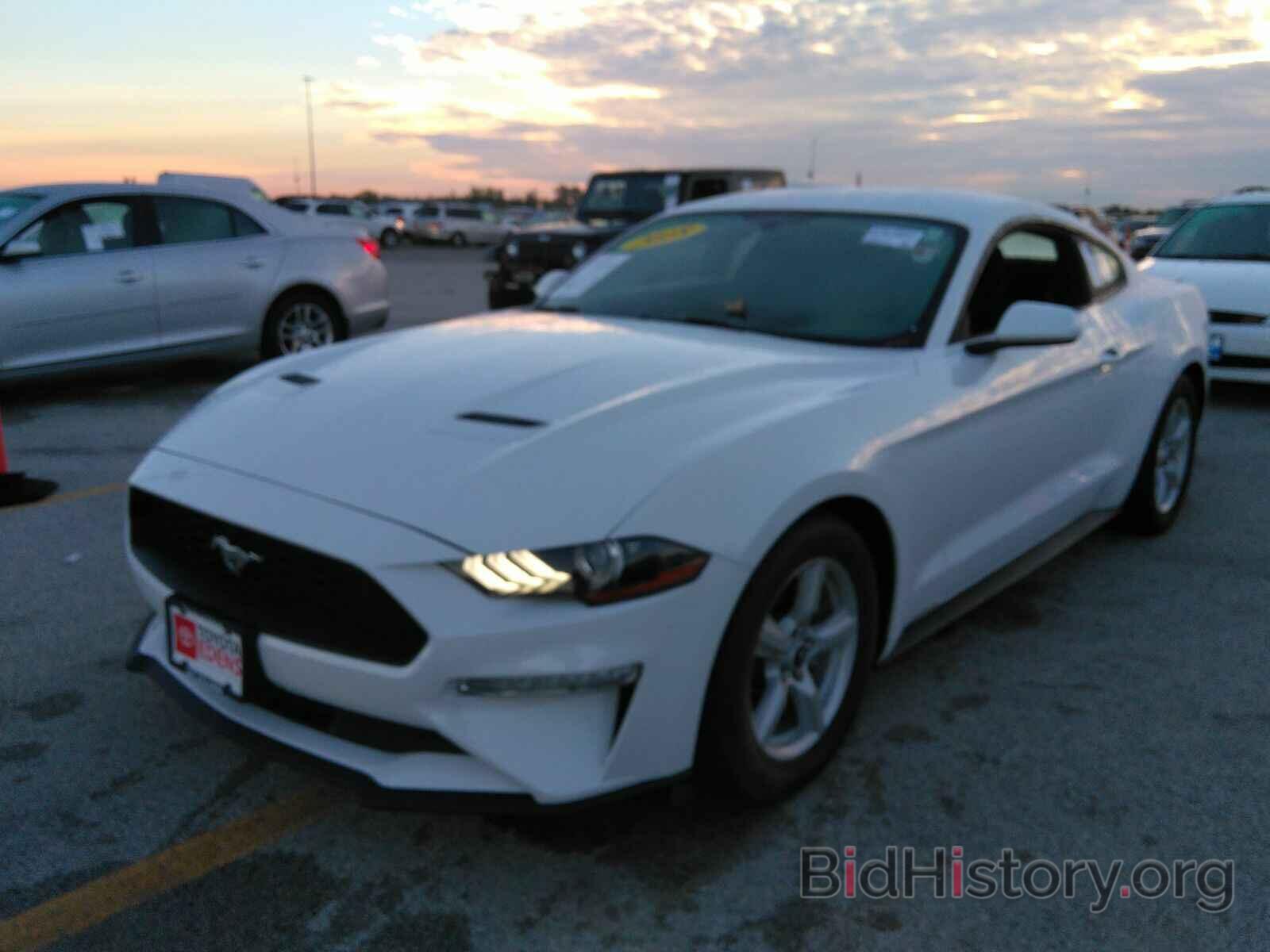 Photo 1FA6P8TH3J5121833 - Ford Mustang 2018