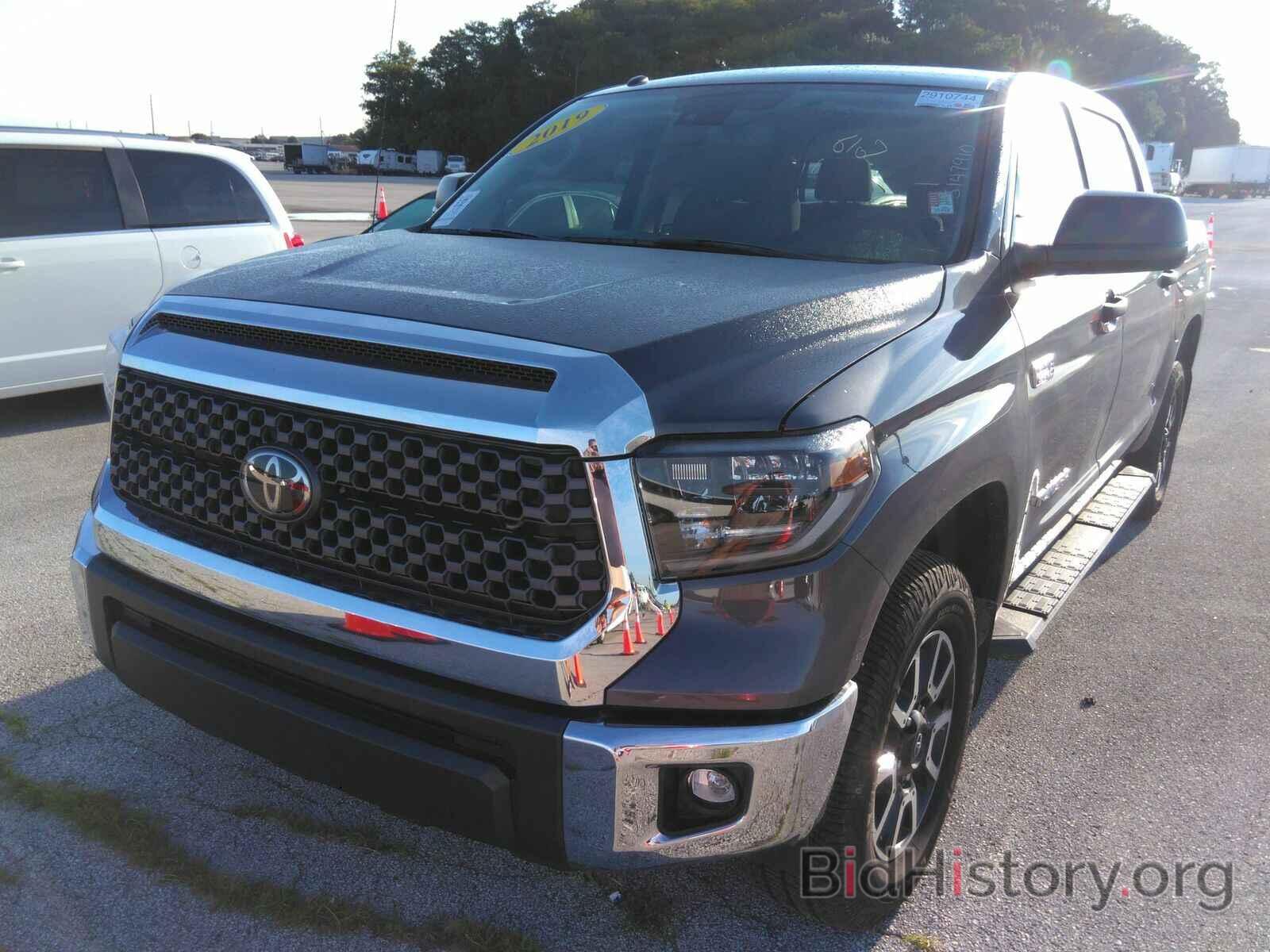 Фотография 5TFDY5F13KX841067 - Toyota Tundra 4WD 2019