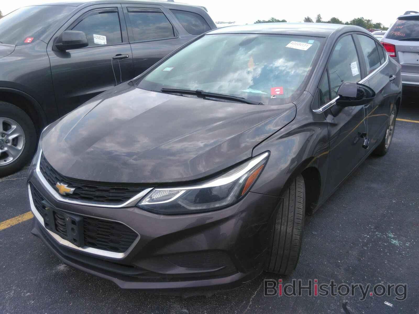 Photo 1G1BE5SM8H7269348 - Chevrolet Cruze 2017