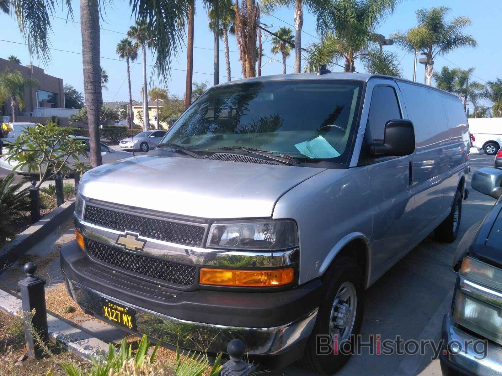 Photo 1GCWGBFG8J1180801 - Chevrolet Express Cargo Van 2018