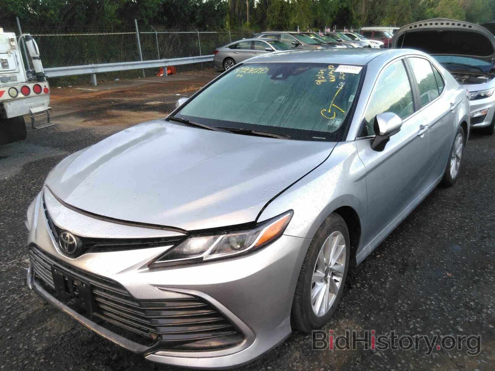 Photo 4T1C11AKXMU588080 - Toyota Camry LE 2021