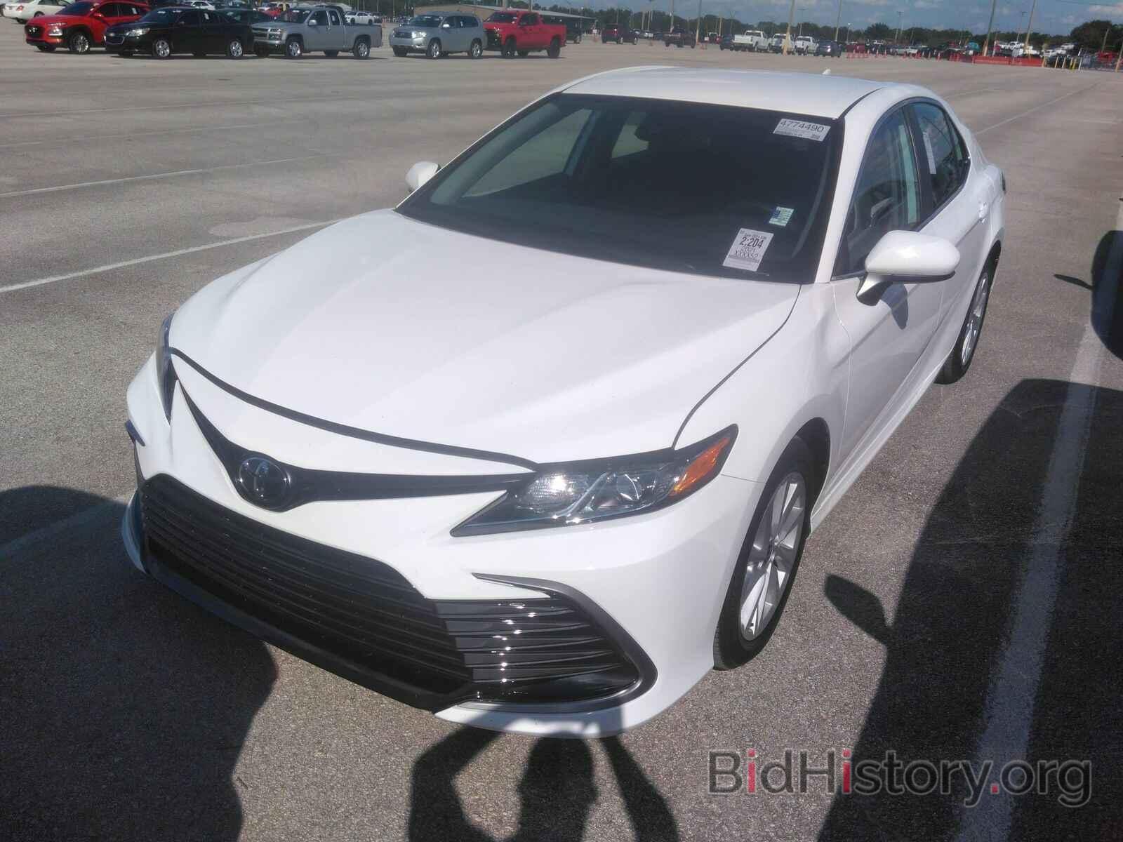 Photo 4T1C11AK6MU611046 - Toyota Camry LE 2021