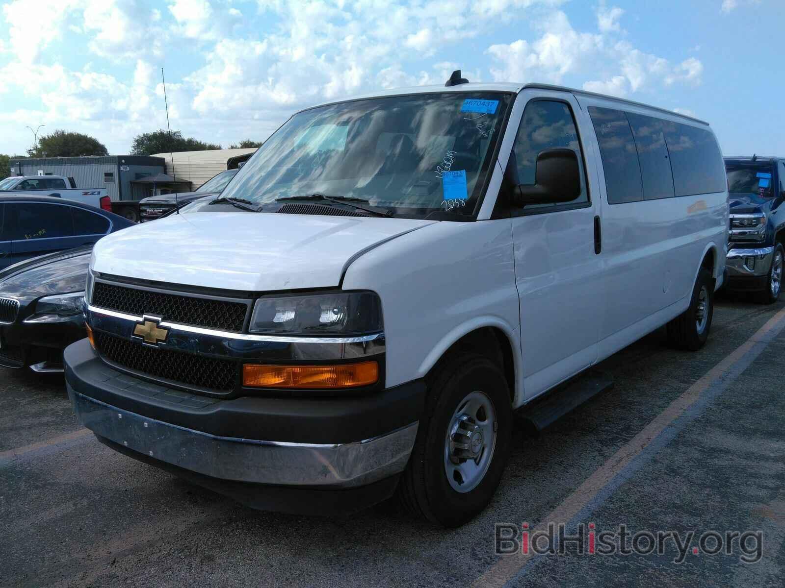 Photo 1GAZGPFG1L1172058 - Chevrolet Express Passenger 2020