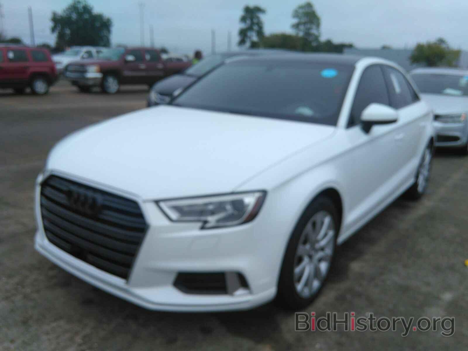 Photo WAUAUGFF4H1037889 - Audi A3 Sedan 2017