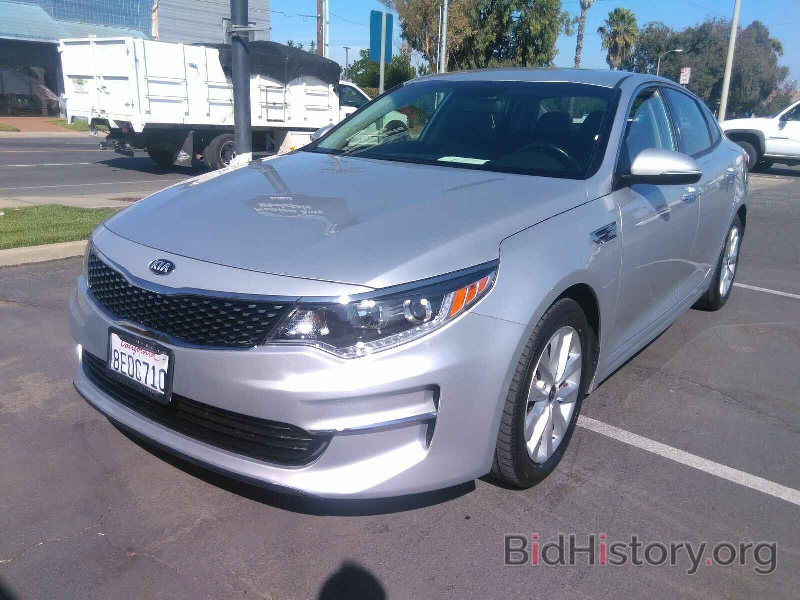 Photo 5XXGU4L38JG262378 - Kia Optima 2018