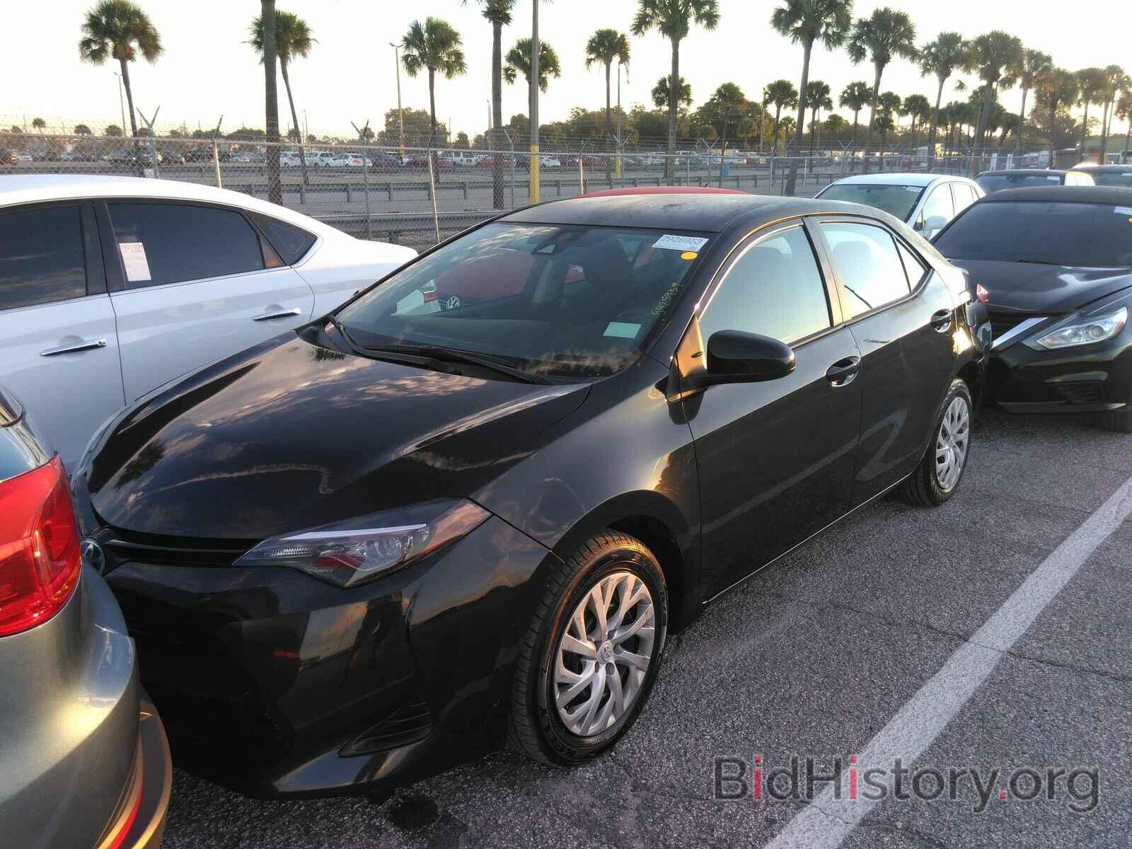 Photo 5YFBURHE6KP885718 - Toyota Corolla LE 2019