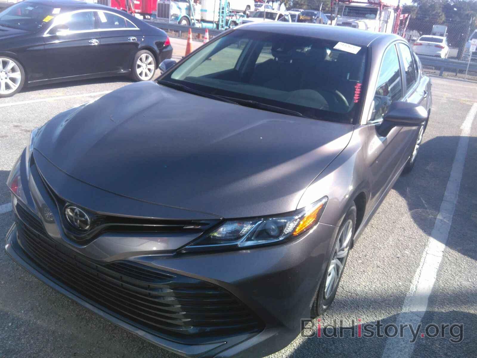 Photo 4T1B11HK4JU059883 - Toyota Camry 2018