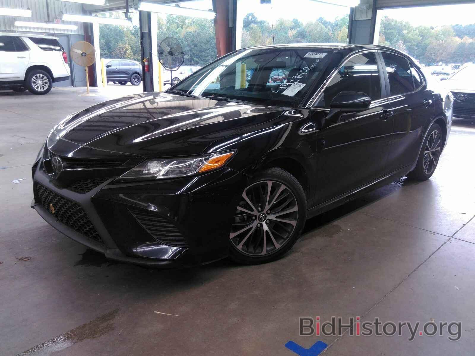 Photo 4T1B11HK9JU536744 - Toyota Camry 2018