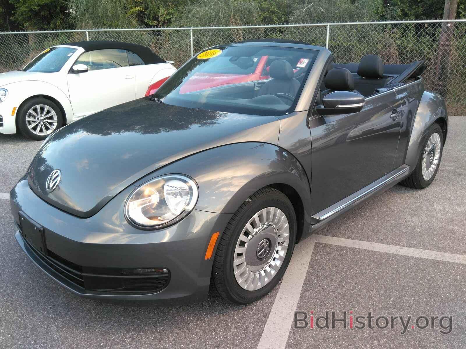 Photo 3VW517ATXGM804475 - Volkswagen Beetle Convertible 2016