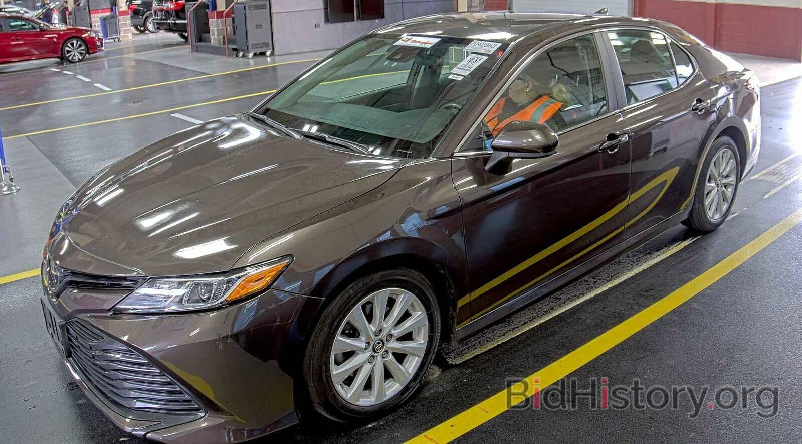 Photo 4T1B11HK6KU186832 - Toyota Camry LE 2019